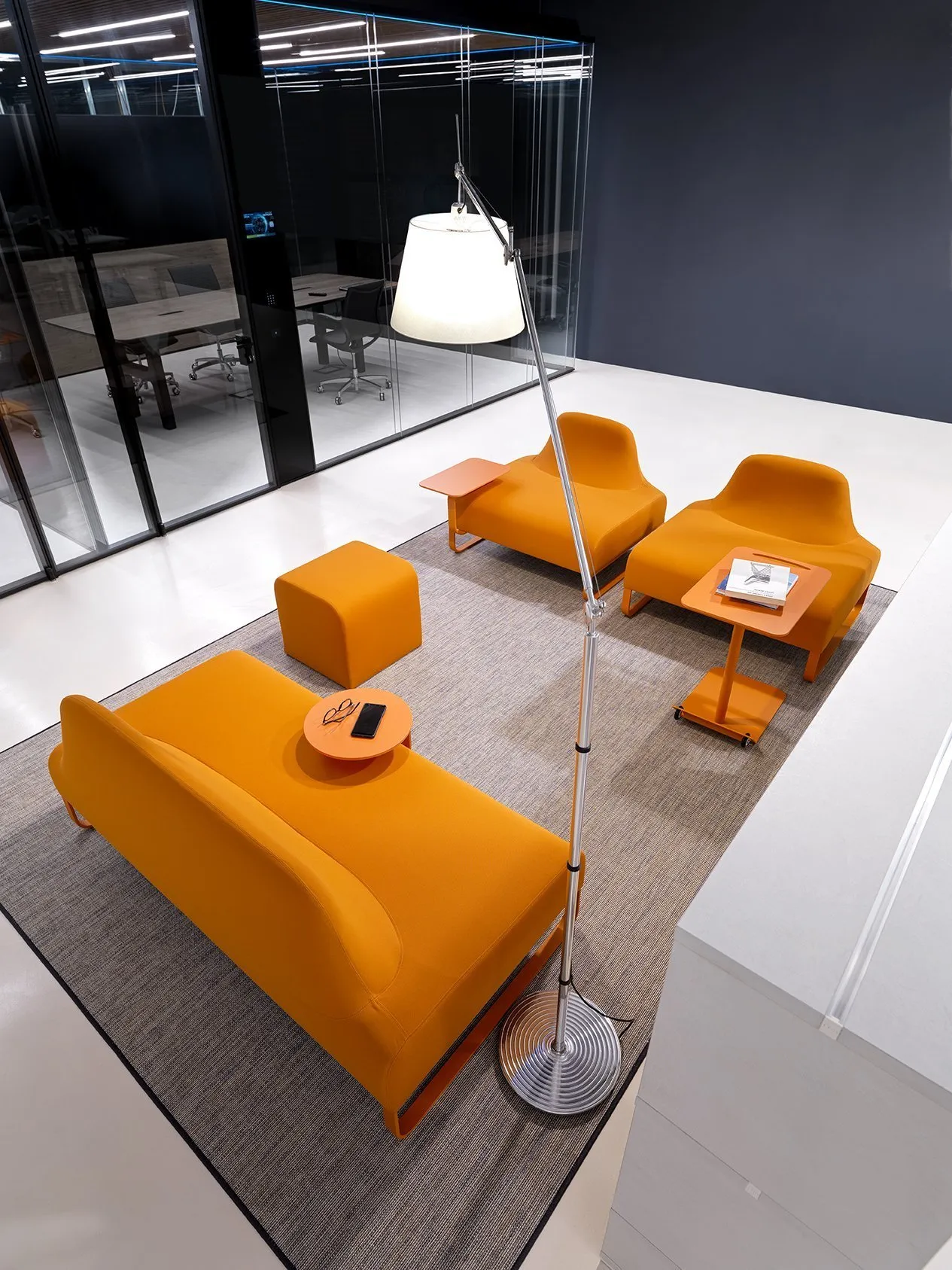 IVM XLOUNGE